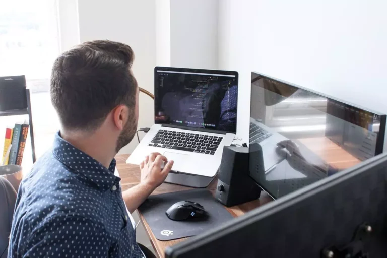 Jak działa google discover i jak mogę zoptymalizować treści pod kątem tej funkcji?