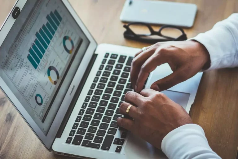 Jak poprawić ranking strony poprzez optymalizację treści wizualnych?