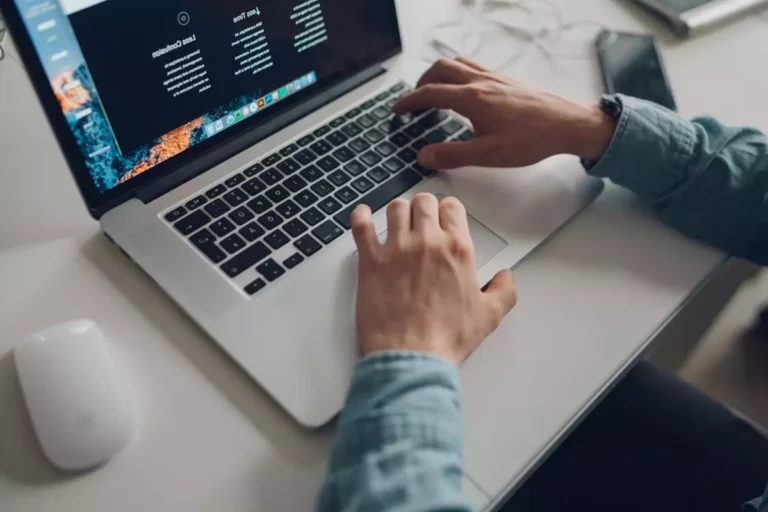 Jak zidentyfikować słowa kluczowe z niską konkurencją dla mojej niszy?