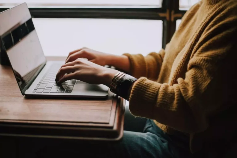 Jakie narzędzia seo są najlepsze do monitorowania wydajności strony?